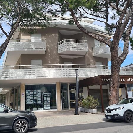 Residence Gallo - Walterigato Apartments Per Solo Famiglie Lido di Jesolo Kültér fotó